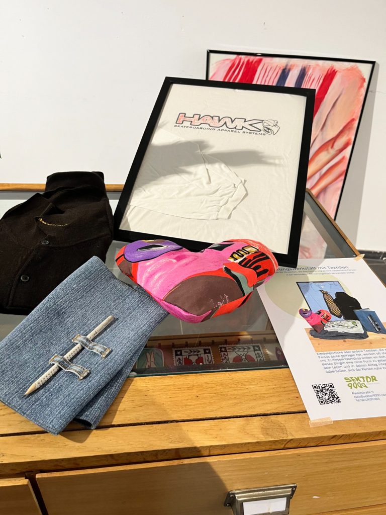 Fertige Stücke aus der Erinnerungswerkstatt Fertige Stücke aus der Erinnerungswerkstatt: Kissen, Buchumschlag, Wärmflaschenhülle